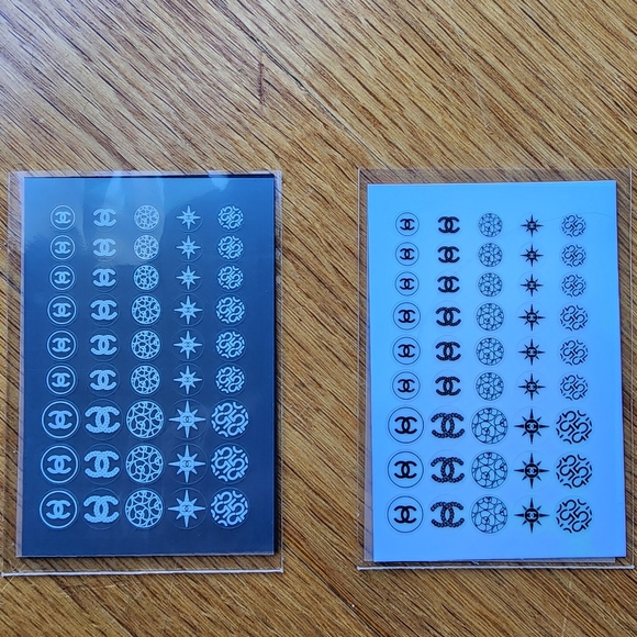 Chanel Set Le Vernis Limited Edition Manicure Set with Stickers - Picture 4 of 6